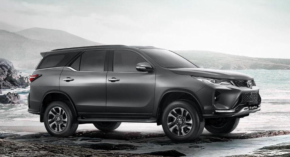 New Toyota Fortuner photo: Side view image