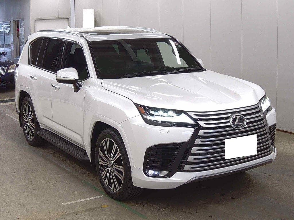 Lexus LX600, Sonic Quartz color and White interior picture: Front view image