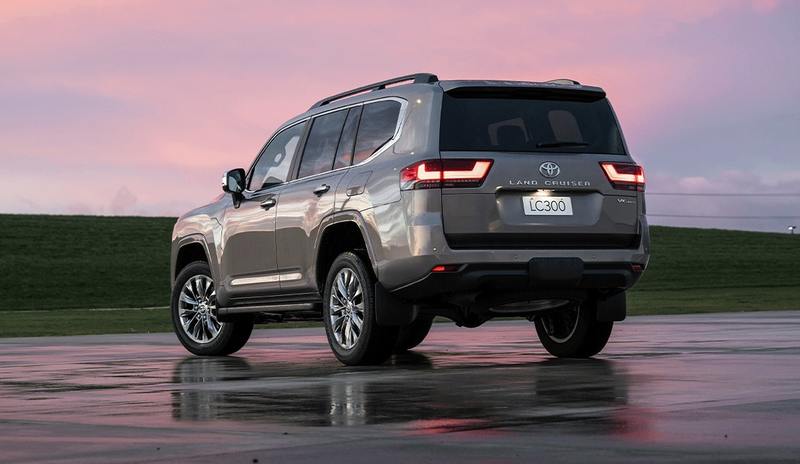 New Toyota Land Cruiser-300 photo: Back view image