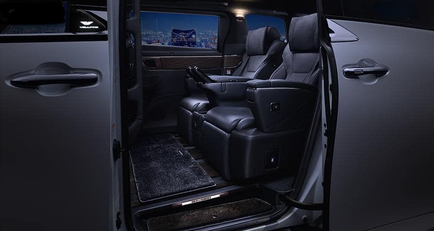 New Toyota Vellfire Executive Lounge photo: Middle Seat view image