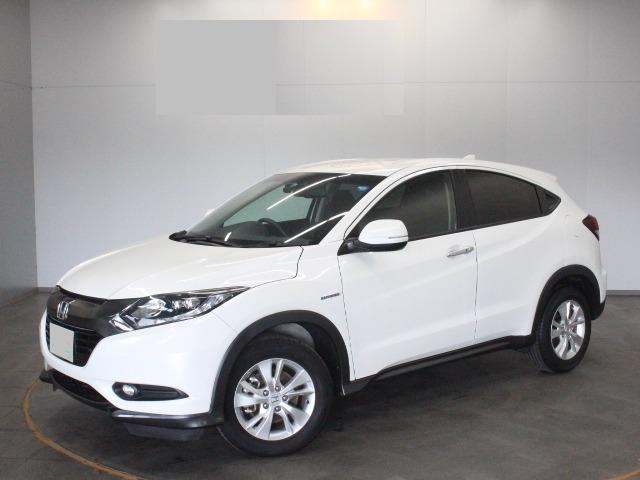 Used Honda Vezel Hybrid 2016 Model White Pearl color picture: Front view