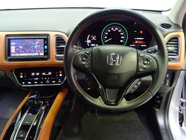 Used Honda Vezel Hybrid 2017 Model Silver color picture: Interior view