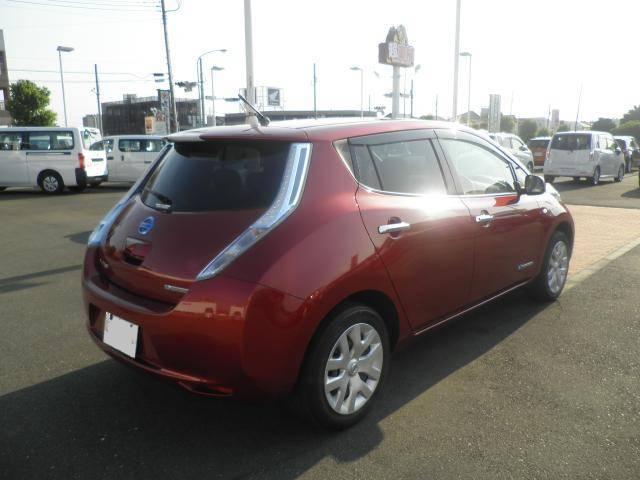 Used Nissan Leaf Red body color 2013 model photo: Back view