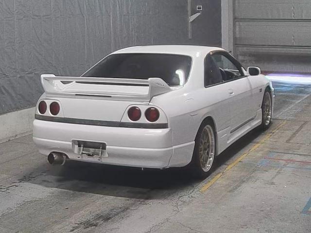 Used Nissan Skyline photo: Back view image