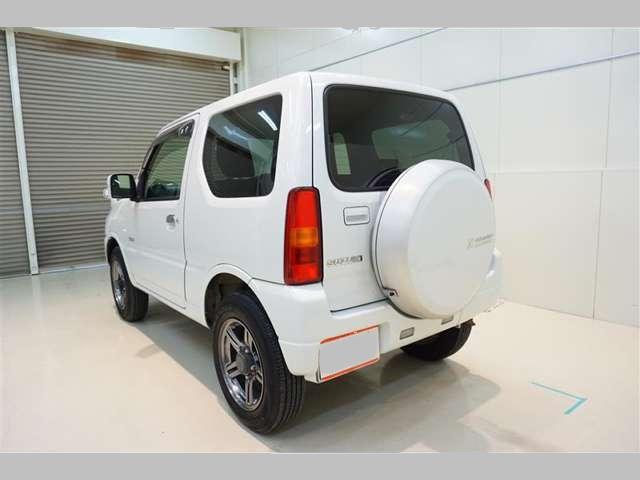 Used Suzuki Jimny, Cross Adventure, Automatic Transmission, 2013 Model, White Pearl color photo: Back view