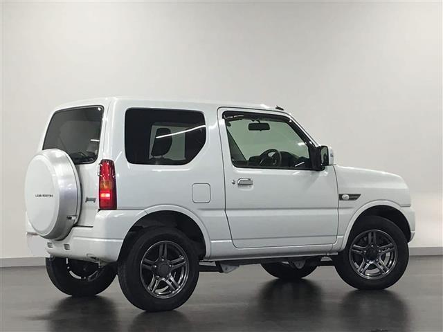 Used Suzuki Jimny, Land Venture, Manual Transmission, 2014 Model, White Pearl color photo: Back view