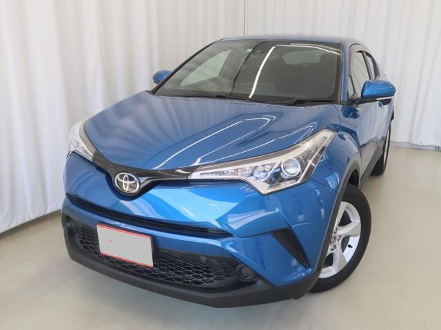 Used Toyota CHR 2017 Model Blue color photo: Front view