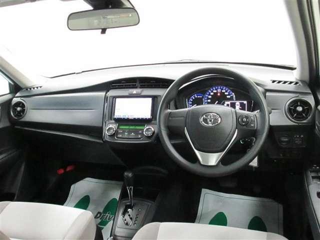 Toyota Corolla Axio Hybrid used car 2016 model White Pearl color photo: Interior view