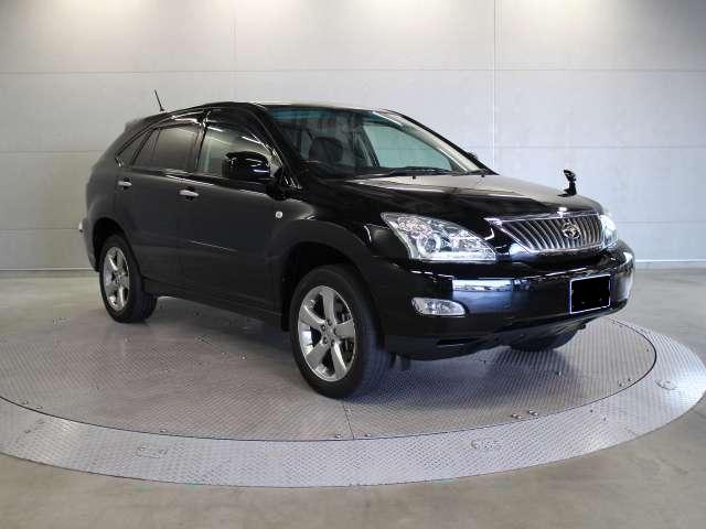 Used Toyota Harrier 2011 model Black color photo: Front view