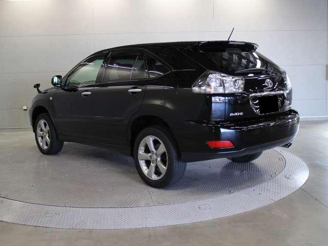 Used Toyota Harrier 2011 model Black color photo: Back (Rear) view