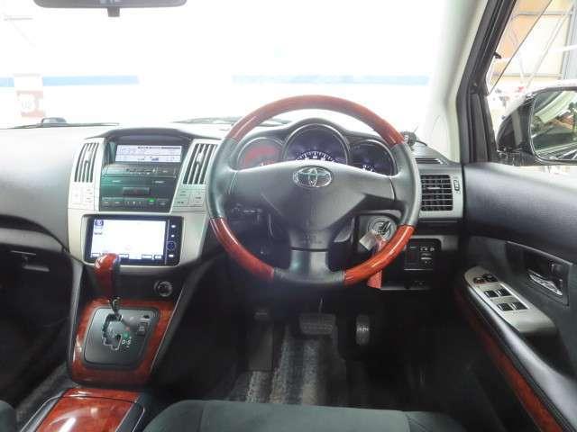 Used Toyota Harrier Alcantara 2012 model Black color photo: Interior view