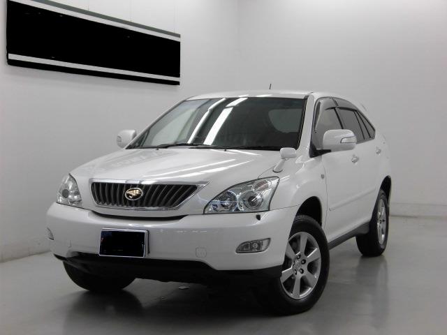 Used Toyota Harrier Alcantara Package 2012 model Pearl White color photo: Front view