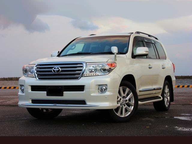 Ленд крузер владивосток. Ленд Крузер 200 2013 белый. Toyota Land Cruiser 2013 White. Toyota Land Cruiser 2013. Тойота ленд Крузер 2013.