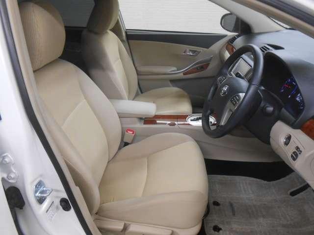 Used Toyota Premio White Pearl body color 2014 model photo: Interior view