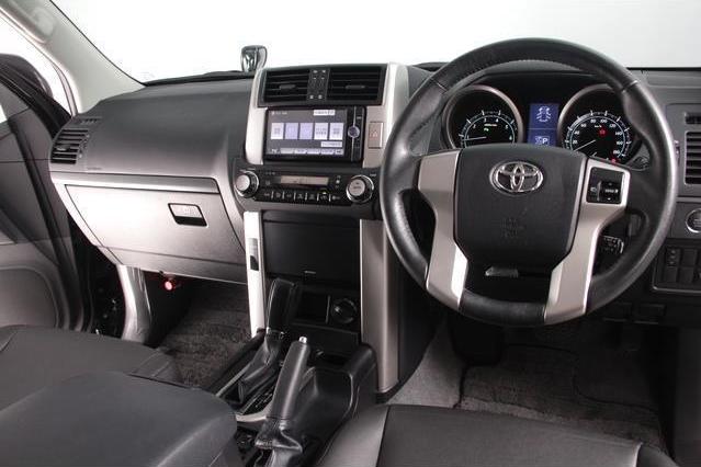 Toyota Land Cruiser Prado 2012 model with Leather seats photo: Interior view image